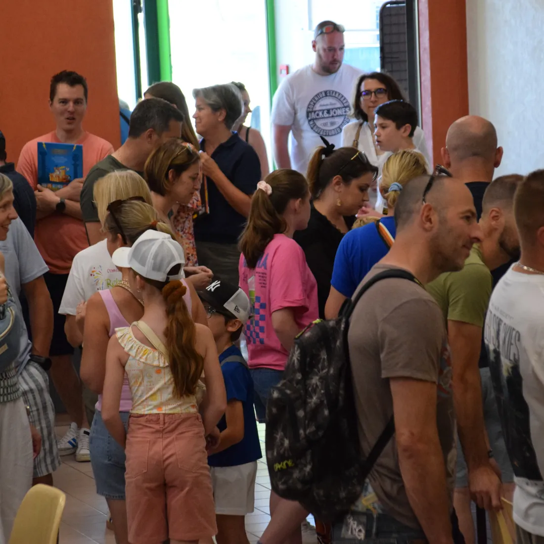 La foule dans les allées du festival Rebré'Bulles 2026